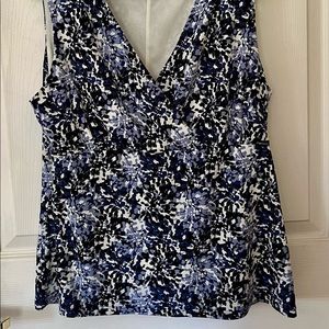 Jones Studio Separates -Women’s V Neck Top -Size L